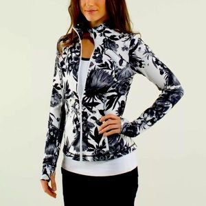 Lululemon Forme Jacket II
Brisk Bloom Black White